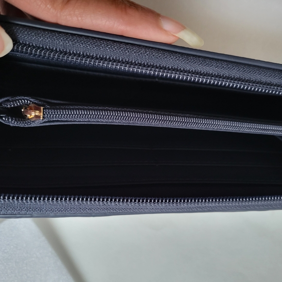 Tommy Hilfiger Navy Wallet with Red and White Stripes - Picture 5 of 7